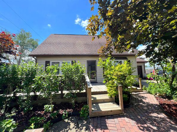 1016 Greenlawn Dr, Sturgis, MI 49091