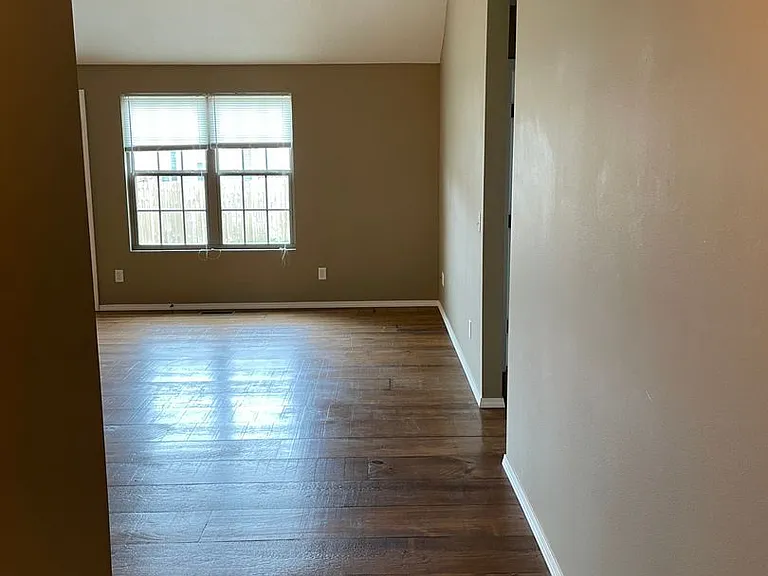 476 W Madrid St — Photo 3