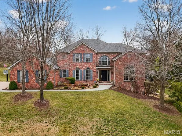 12897 Thornhill Ct, Saint Louis, MO 63131