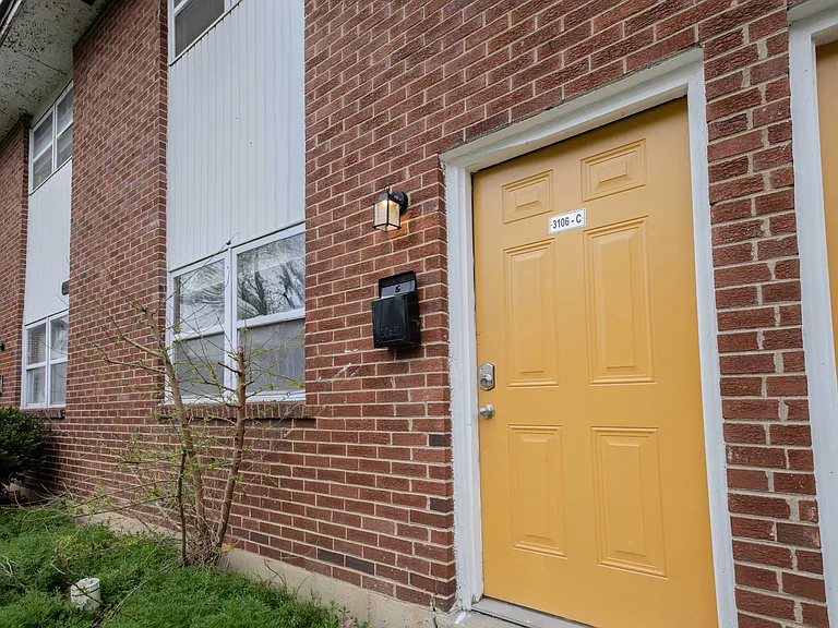 Crestwood Village Townhomes — Photo 20