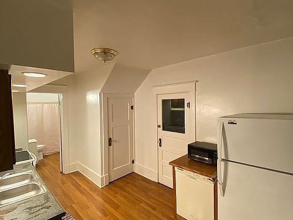 4th image of 926 S 28th St