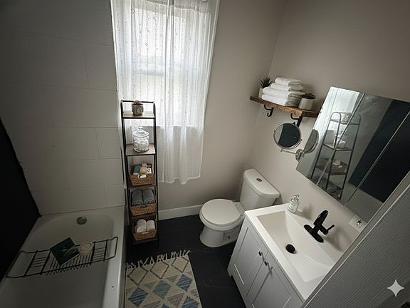 3rd image of 275 Schley St Floor 2