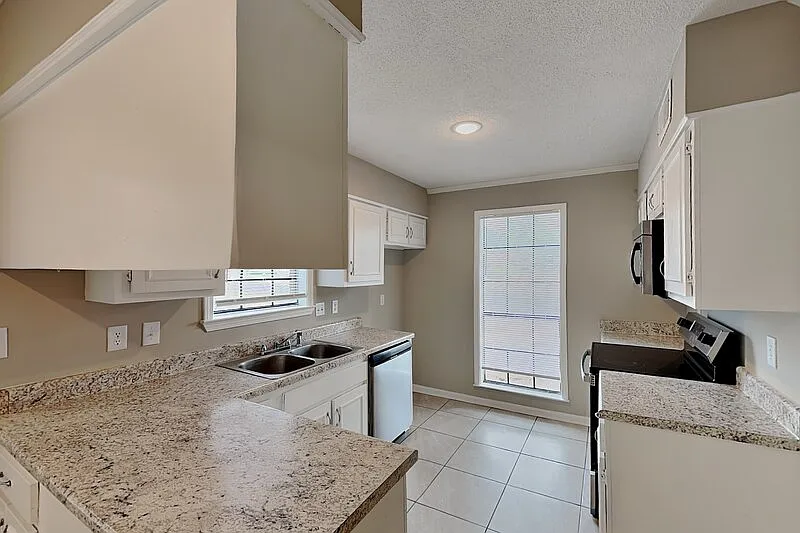 3 bed, 2.0 bath, 1584 sqft, $1,599 — Photo 4