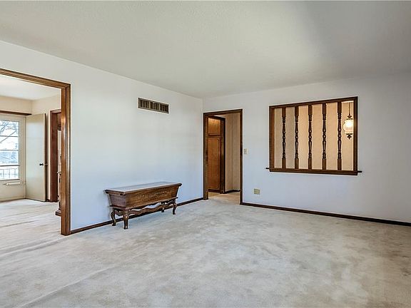 5th image of 704 NW 10th St