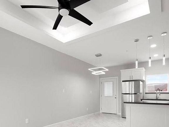 3rd image of 1005 Skyview St