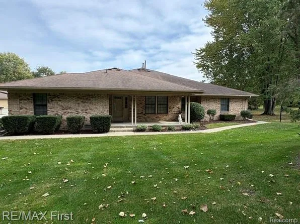 33520 Meldrum St, Chesterfield, MI 48047