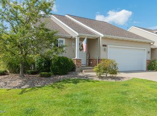 1257 S Village Cir, Kalamazoo, MI 49009