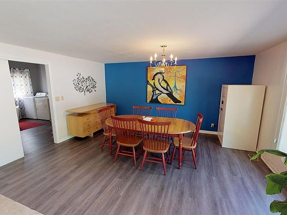 4th image of 213 W 23rd St