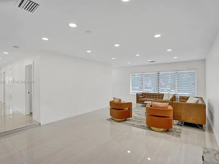 1141 N Northlake Dr — Photo 18