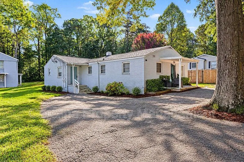 2 bed, 1.0 bath, $1,295 — Photo 1