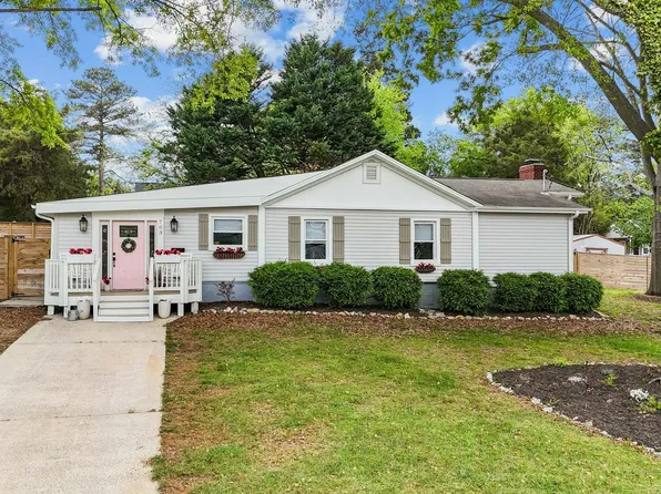 703 E Horne St, Clayton, NC 27520