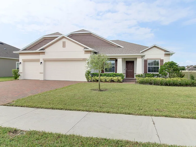 2525 Carriage Pointe Loop — Photo 2