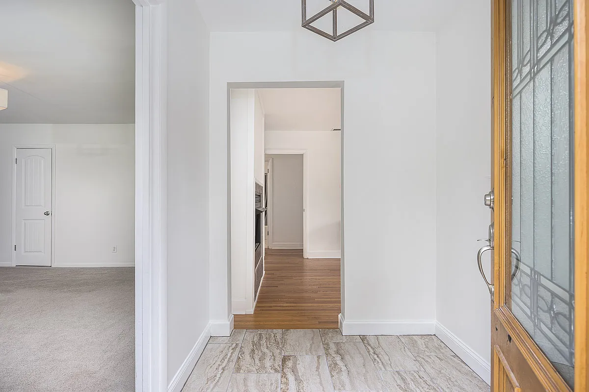 1212 Kermit Dr — Photo 3