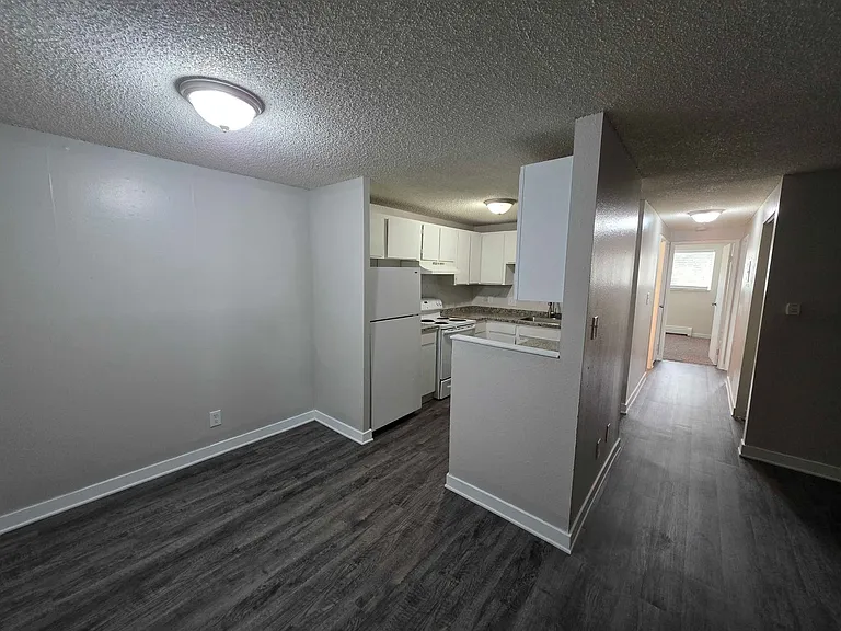 Sunstone Apartments — Photo 25