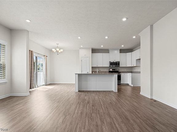 4th image of 3228 Broadleaf Way