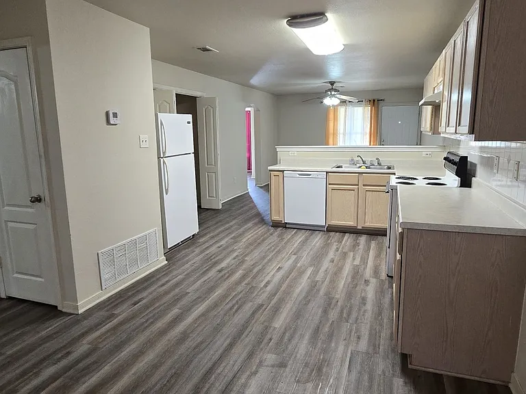 418-D Brittney 4 kitchen (2)_08042026
