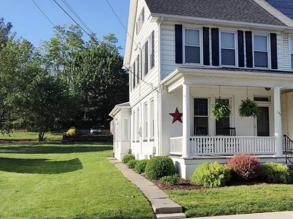 143 E Main St, Brownstown, PA 17508