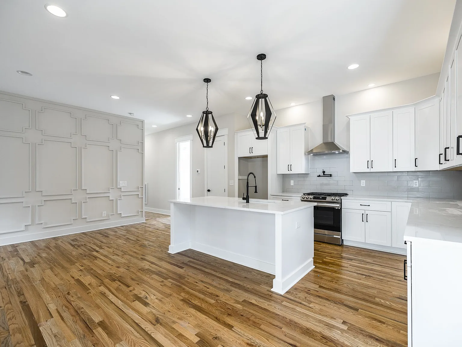 3 bed, 4.0 bath, 2188 sqft, $3,000 — Photo 3