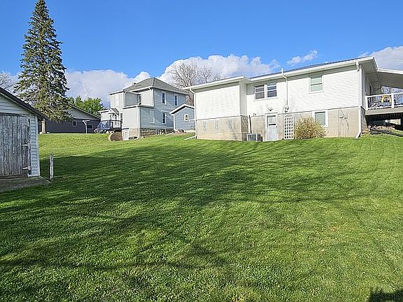 5th image of 105 2nd Ave SW
