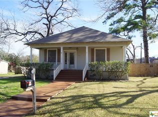 107 Duke St, Yoakum, TX 77995