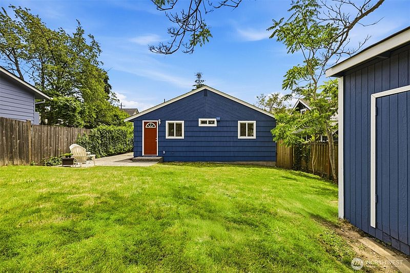 2nd image of 2722 NE Blakeley Street