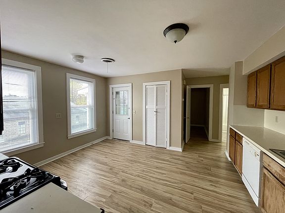 4th image of 142 Elm St #4