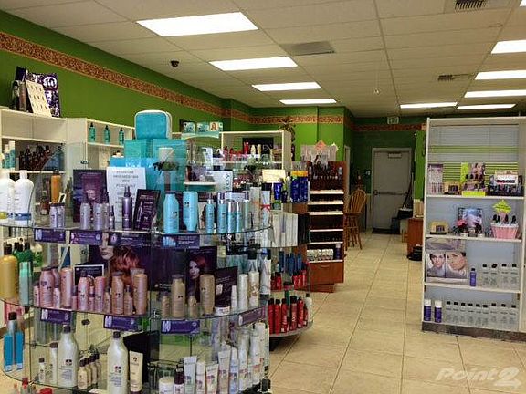 2454 Notre Dame 120 middle lobby