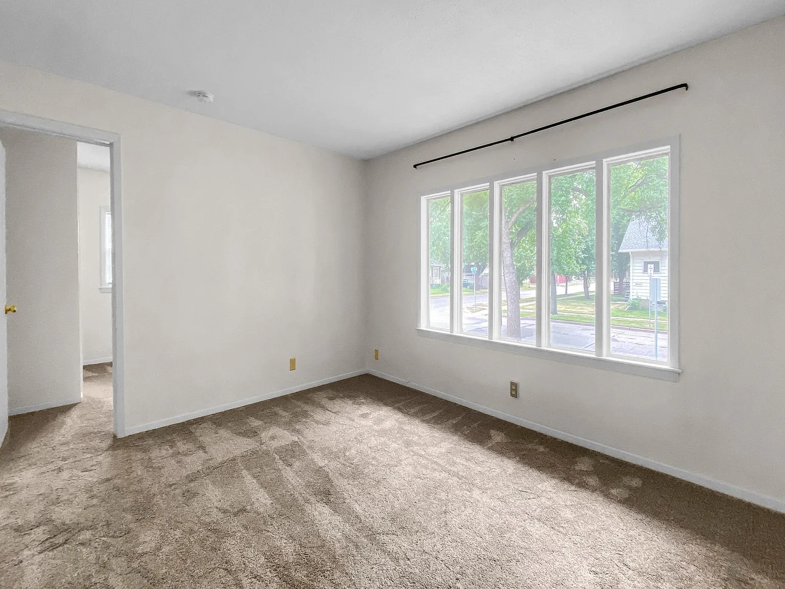 2 bed, 780 sqft, $895 — Photo 2