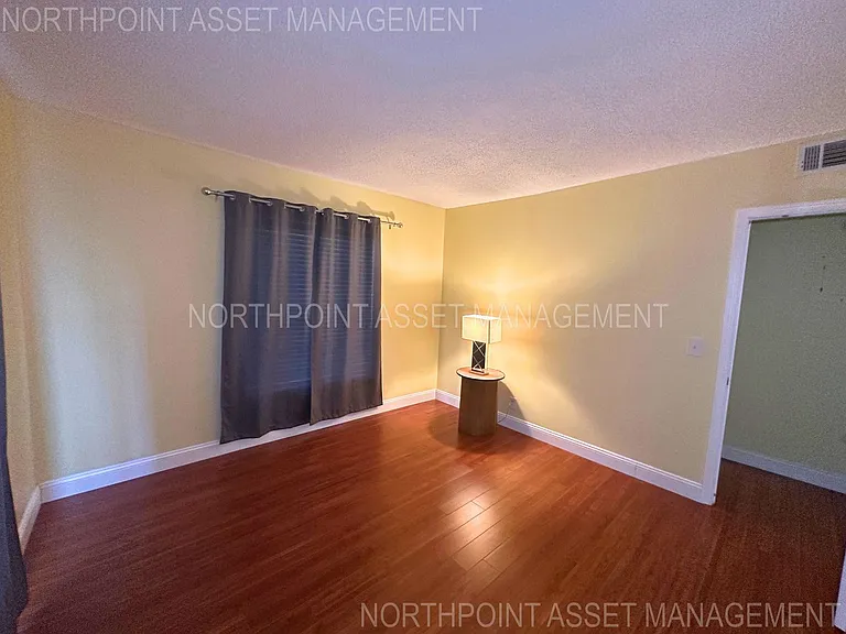 2171 NE 66th St #812 — Photo 16