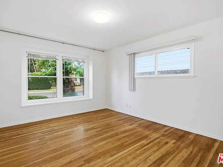 12811 Cumpston St — Photo 20