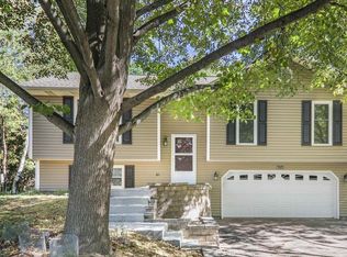 624 Crawford Dr, Cottage Grove, WI 53527