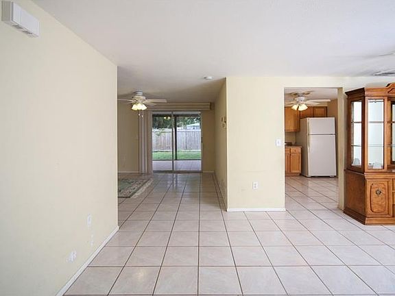 4th image of 2953 Bentley St