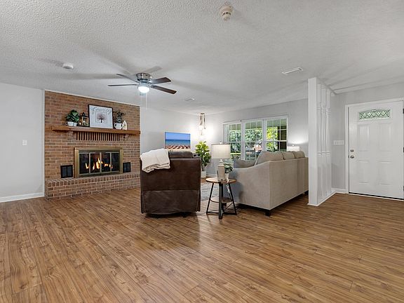 4th image of 4535 Argyle Ln