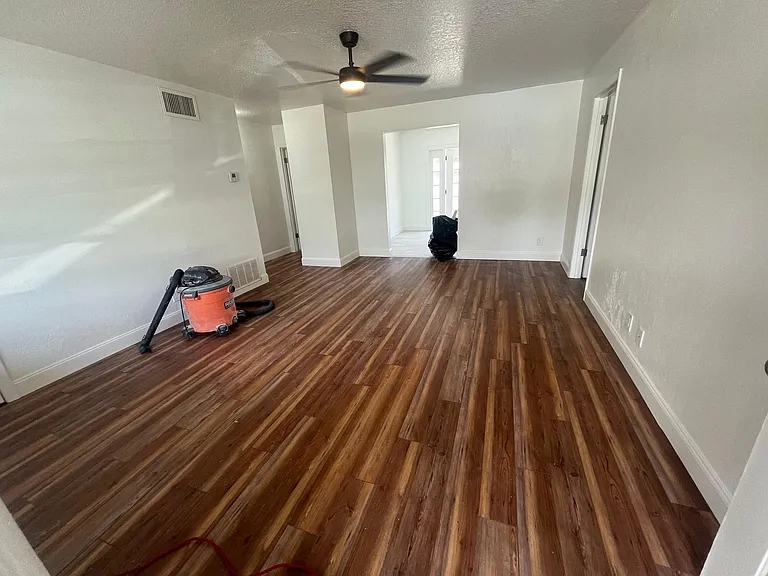 2227 Nottingham Rd — Photo 2