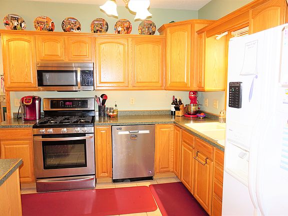 3rd image of 123 Markley Ave N