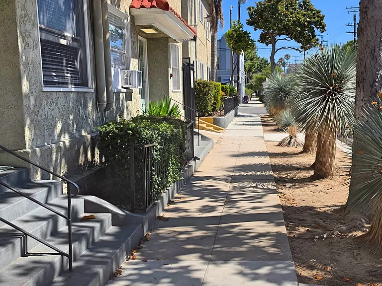 242 Gaviota Ave — Photo 11
