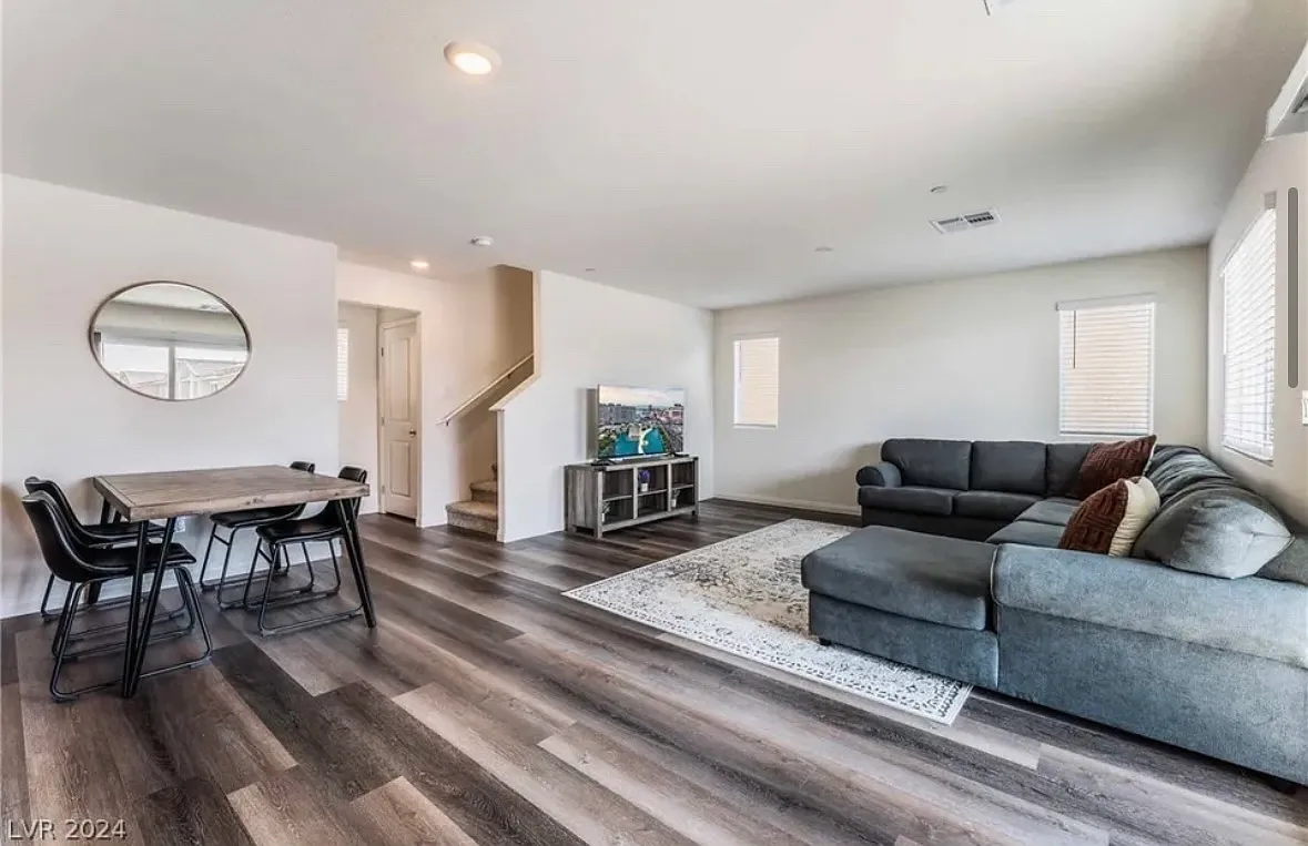 3 bed, 2.5 bath, 1946 sqft, $2,200 — Photo 4