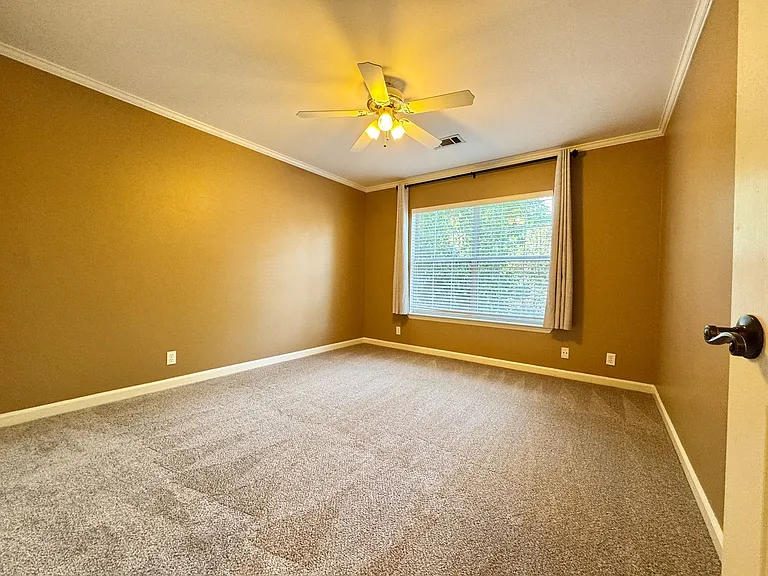 4008 Linden Ct — Photo 23
