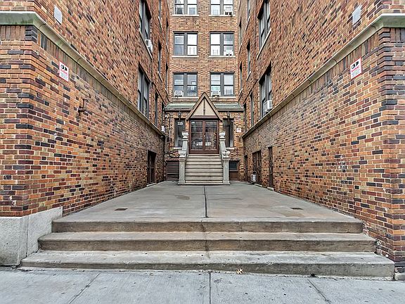 3rd image of 225 E 202nd St APT 3F