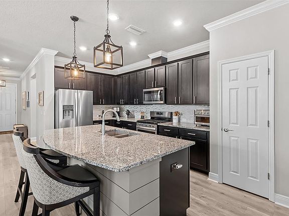 4th image of 15180 Renaissance Ave