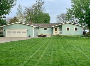 3258 Shawnee Trl, Pinckney, MI