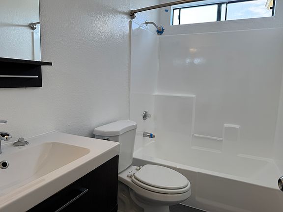 5th image of 1215 E 4th St #301