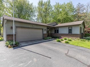 4051 Driftwood Dr, Dewitt, MI 48820