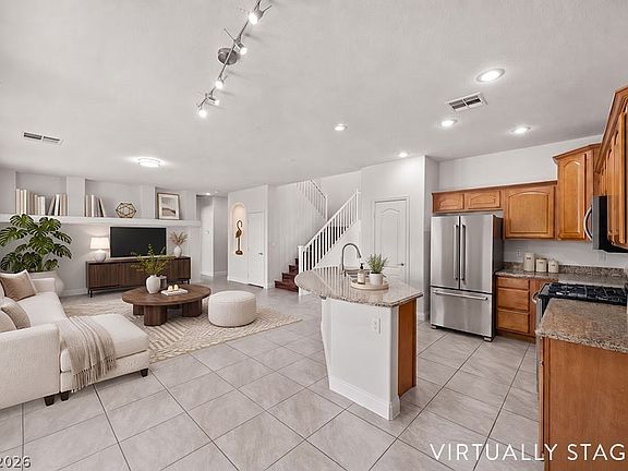 2nd image of 1724 Flores Ln