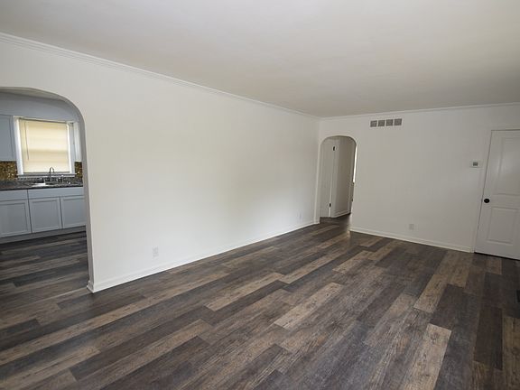 5th image of 1803 Hillcrest Dr