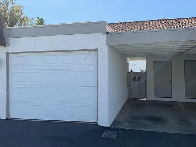 Townhome in Thousand Oaks with hillside views and easy access to hiking and trails — Photo 2
