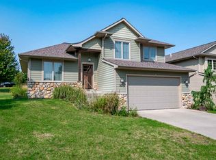 301 Westbury Dr, Iowa City, IA 52245