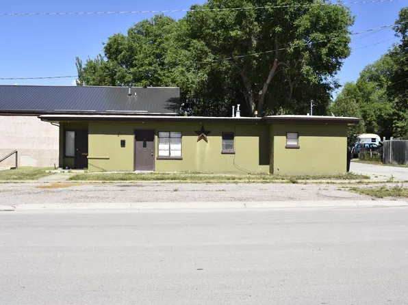 211 S Seneca Ave, Newcastle, WY 82701