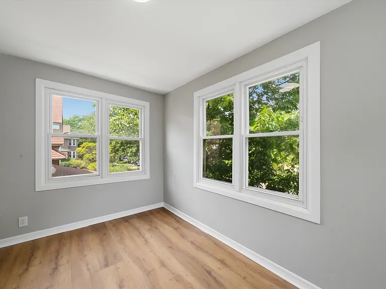 1915 W Lunt Ave #2 — Photo 19