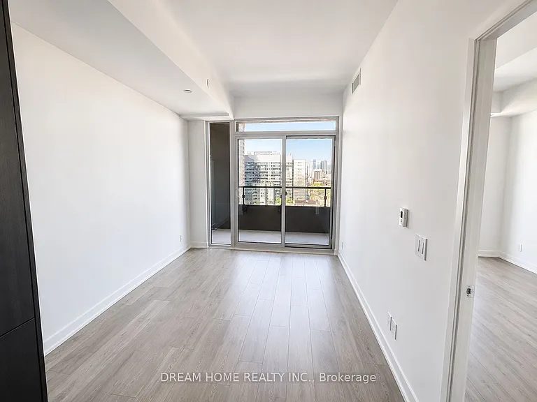 285 Dufferin St #810 — Photo 4